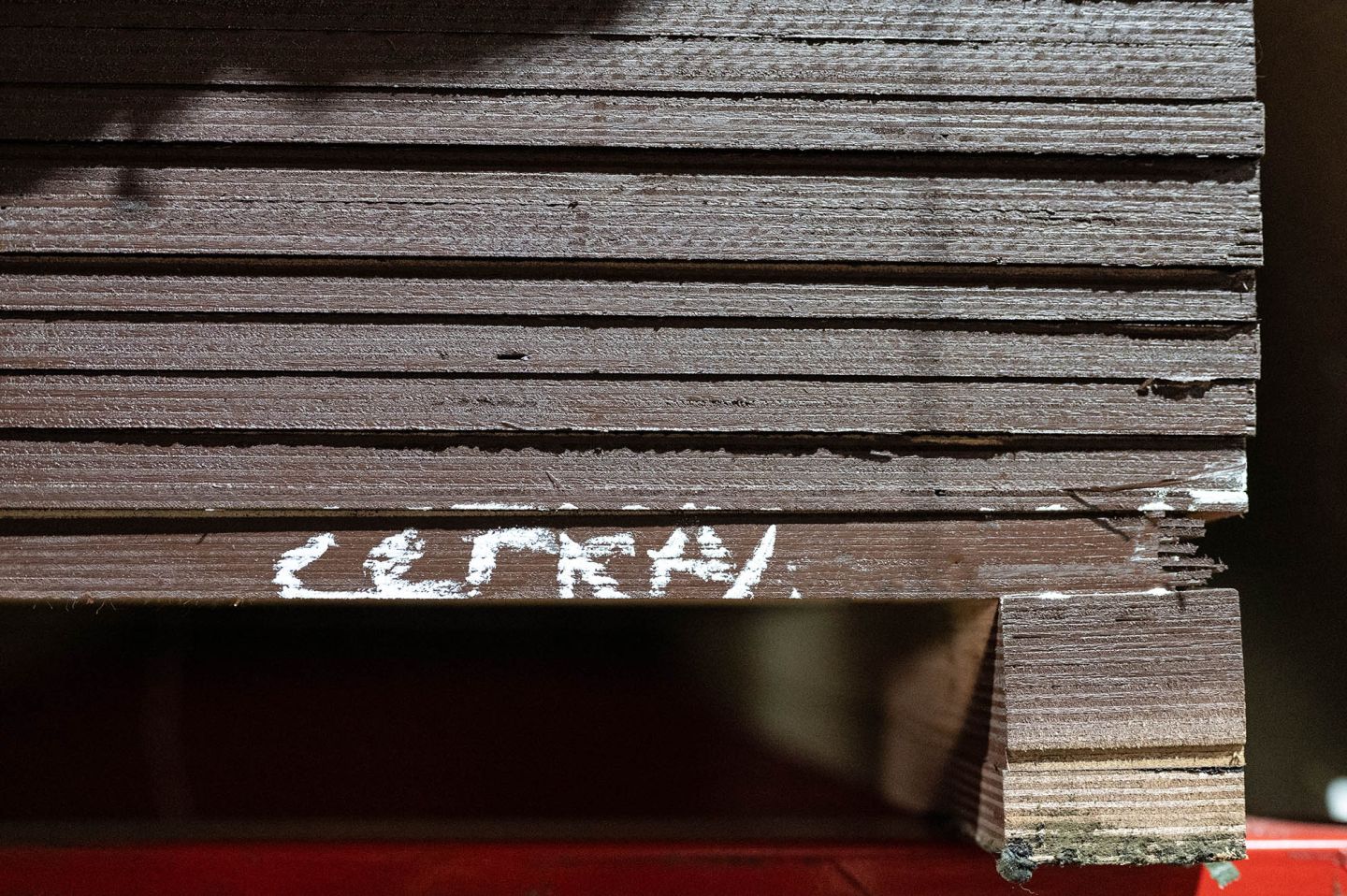 Фанера ФОФ сетчатая 24мм 2500х1500 мм сорт 1/2 березовая