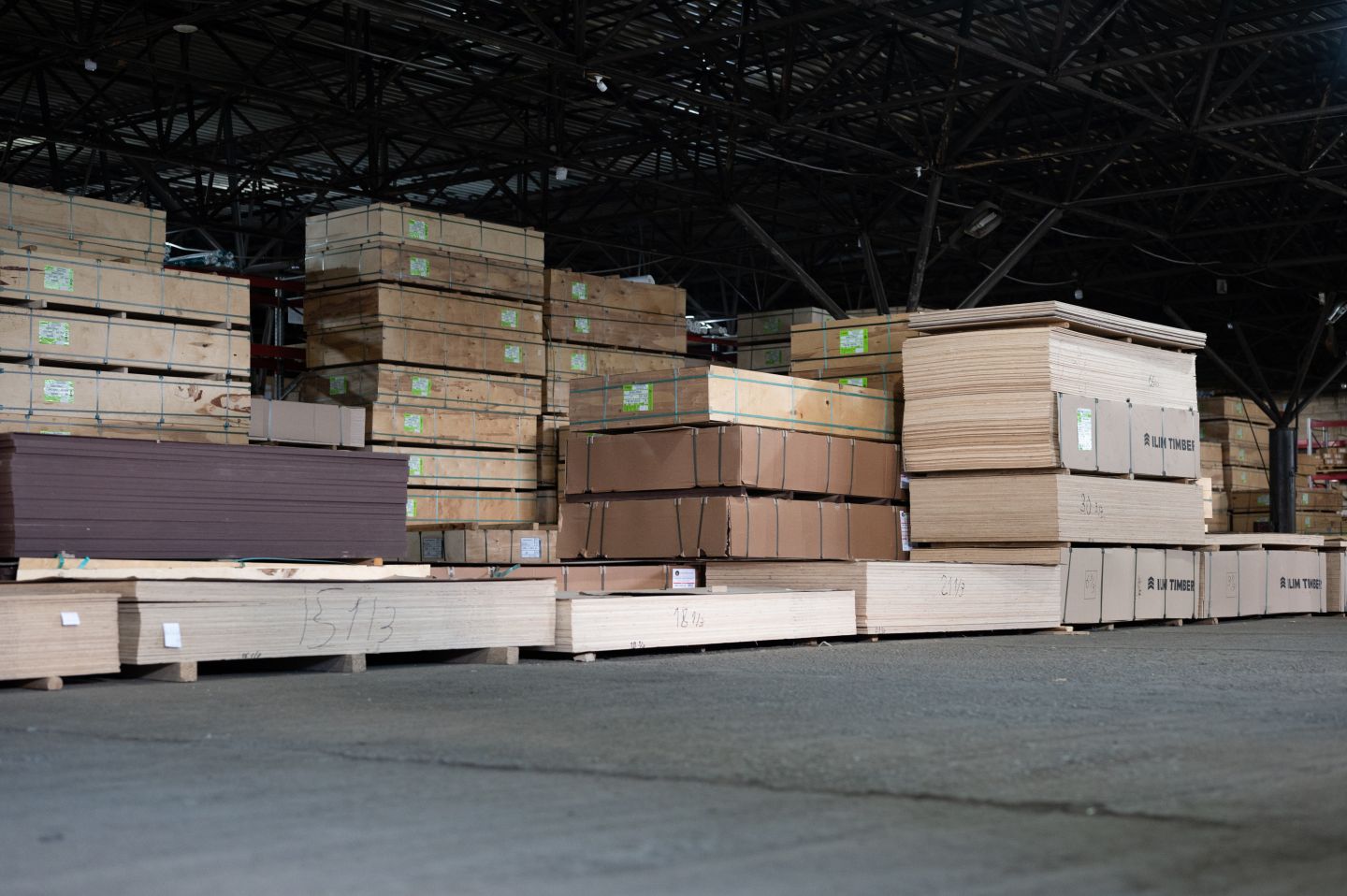 Фанера ФСФ 30 мм 2440х1220 мм сорт 1/2 шлифованная хвойная влагостойкая Larch Лиственница