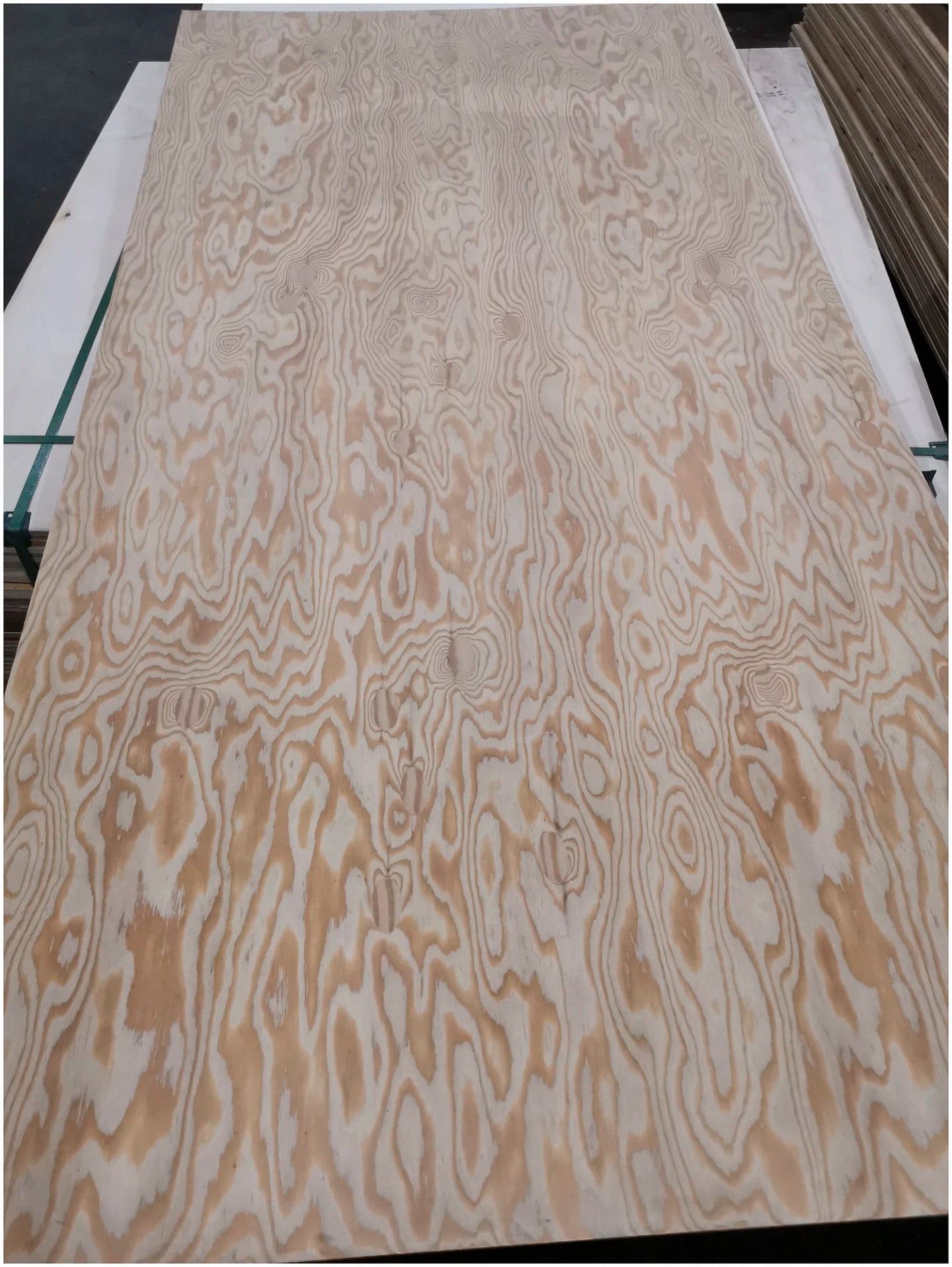 Фанера ФСФ 12мм 2440х1220 мм сорт 1/3 шлифованная хвойная влагостойкая  Лиственница